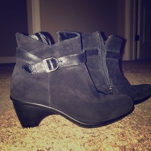 Dansko black Nubuck leather booties. Size 8.5-9